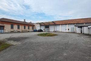 Immobile Commerciale - uffici, magazzini, cortile