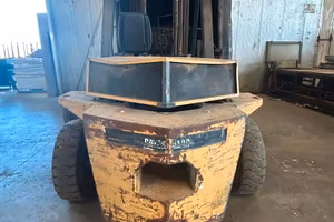 Carrello elevatore Caterpillar modello V155