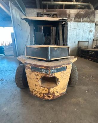 Carrello elevatore Caterpillar modello V155