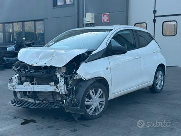 TOYOTA AYGO per ricambi usati 1KRFE