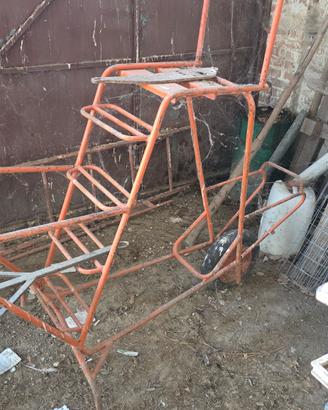 Carrello raccogli frutta. 