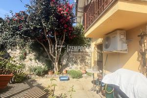 CASA A SCHIERA CON POSTO AUTO A PETTINENGO!