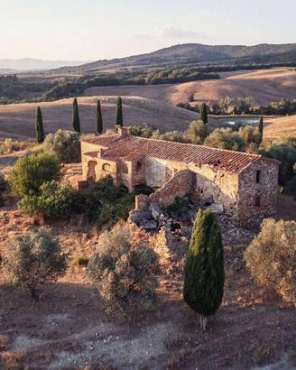 Rustico / Casale di 300 m² con box auto a Asciano