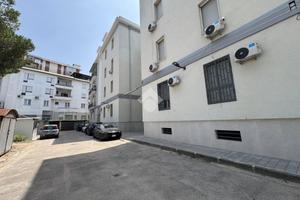 4 LOCALI A AVERSA