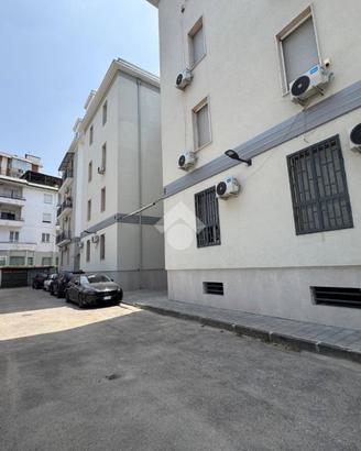 4 LOCALI A AVERSA
