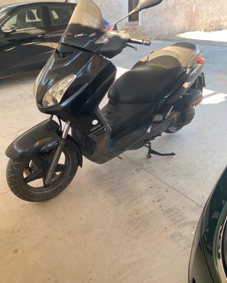 Yamaha xmax 125