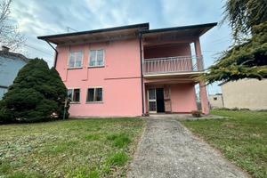 Zevio periferia: casa singola con giardino