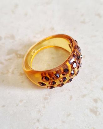 Anello resina e strass color ambra 