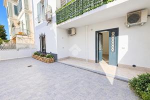4 LOCALI A NAPOLI