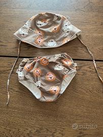 Set pannolino da nuoto e cappellino abbinato