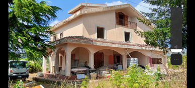 Villa da rifinire con terreno