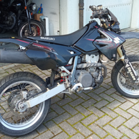 Moto Suzuki supermotard