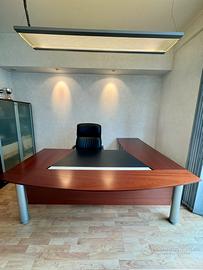 Scrivania e poltrona presidenziali