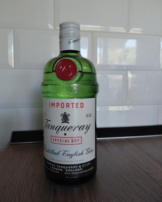 Una Bottiglia Imported Tanqueray Special Dry