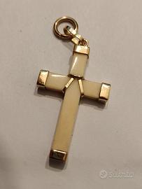 Ciondolo crocifisso oro e avorina