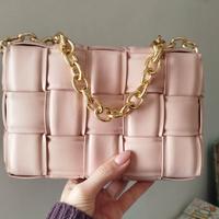 borsa  rosa cipria con catena dorata