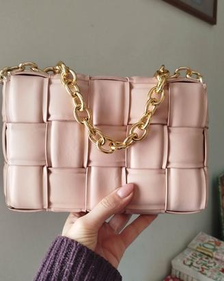borsa  rosa cipria con catena dorata