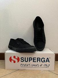 Superga nere tg.44