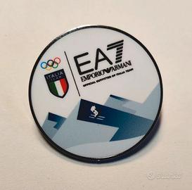 Spilla pin Emporio Armani EA7 Olimpiadi 2026