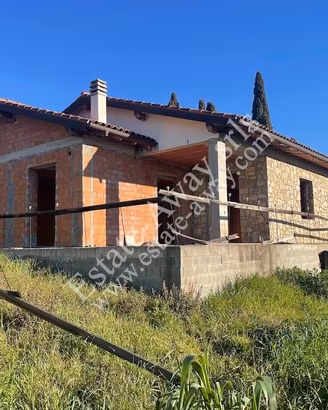 Casa indipendente di 180 m² con 4 locali e box aut