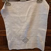 Tende ricamate a mano