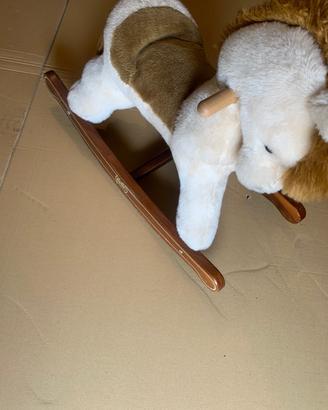 Cavallino a dondolo in peluche con base in legno