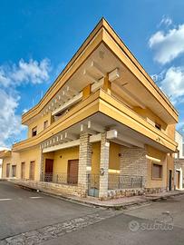 Primo piano angolare in zona ben servita