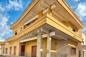 Primo piano angolare in zona ben servita