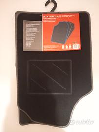 Set nuovo di 4 tappetini in moquette universali.