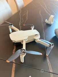 DJI Mini 2 Fly More Combo + 3 batterie + accessori
