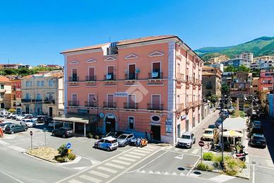 3 LOCALI A PAOLA