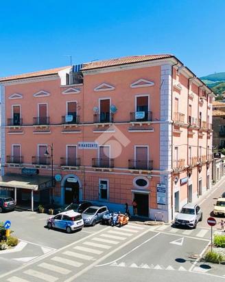 3 LOCALI A PAOLA