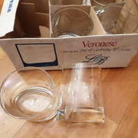 Bicchieri soffiati in vetro
