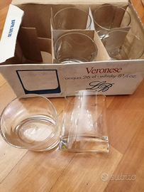 Bicchieri soffiati in vetro