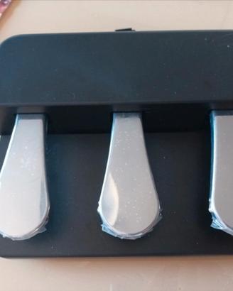pedale per pianoforte e tastiera digitale 3 pedali