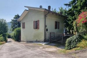 Casa indipendente di 128 m² con 4 locali e box aut