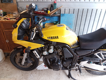 Yamaha fzs600