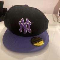 Cappellino com visiera piatta