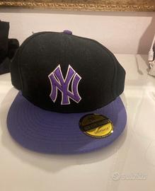 Cappellino com visiera piatta