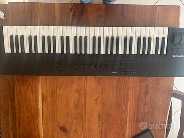 Tastiera Midi  Komplete Kontrol A61