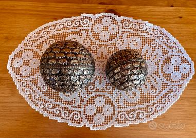 Sfere decorative in metallo anticato