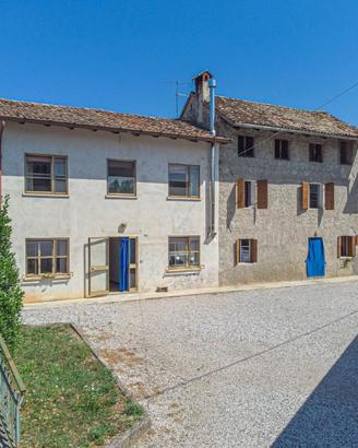 CASA CON RUSTICO E AMPIO SCOPERTO