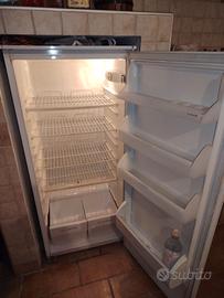 Frigorifero bianco da incasso