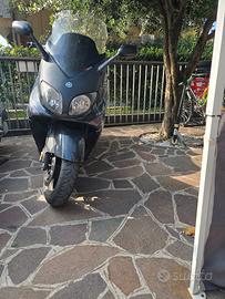 Yamaha T Max - 2004