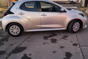 toyota yaris full hybrid