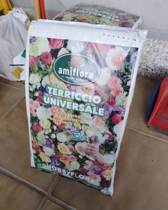 Sacchetti di terriccio pronti all uso da 10 l