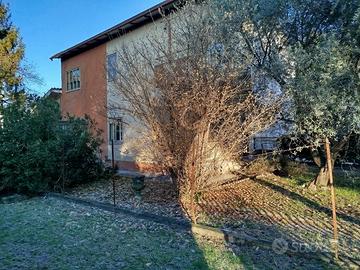 Affascinante Porzione di Bifamiliare da Ristruttur