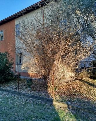 Affascinante Porzione di Bifamiliare da Ristruttur