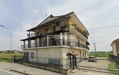 CINQUE LOCALI SENZA SPESE CONDOMINIALI CON BOX AUT