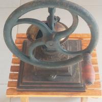 Macinino pepe con volano.